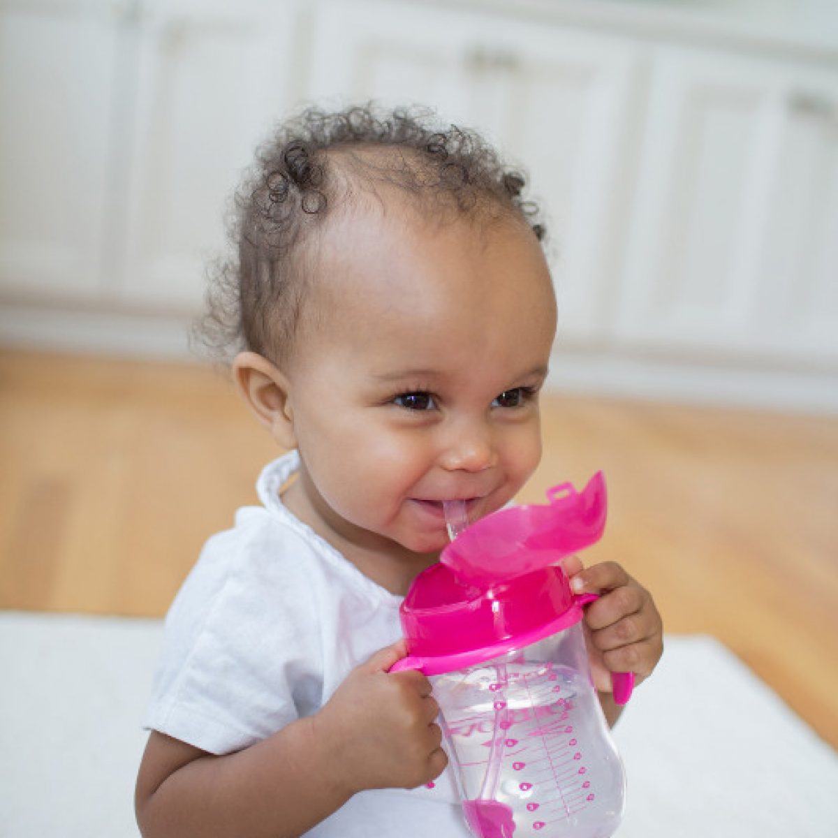 Lifestyle_Babys_First_Straw_Cup_Pink_O16A9763 Lifestyle_Babys_First_Straw_Cup_Pink_O16A9763