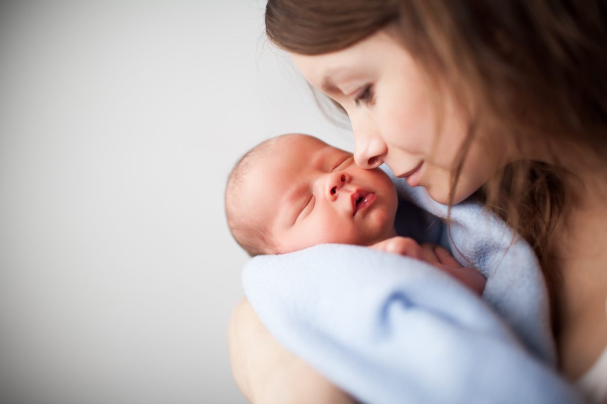 Bayi 2 Bulan Sudah Bisa Apa? Yuk Simak Perkembangannya