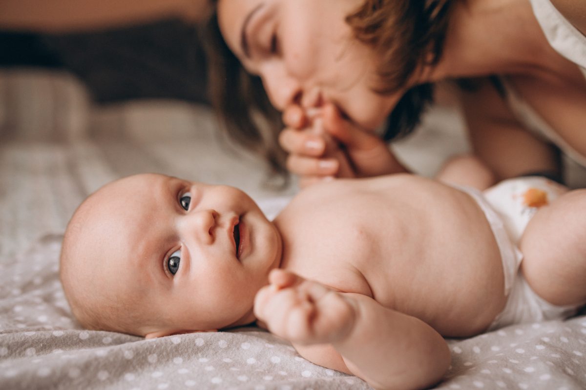 Cara Mengatasi Bercak-Bercak Putih Pada Wajah Bayi