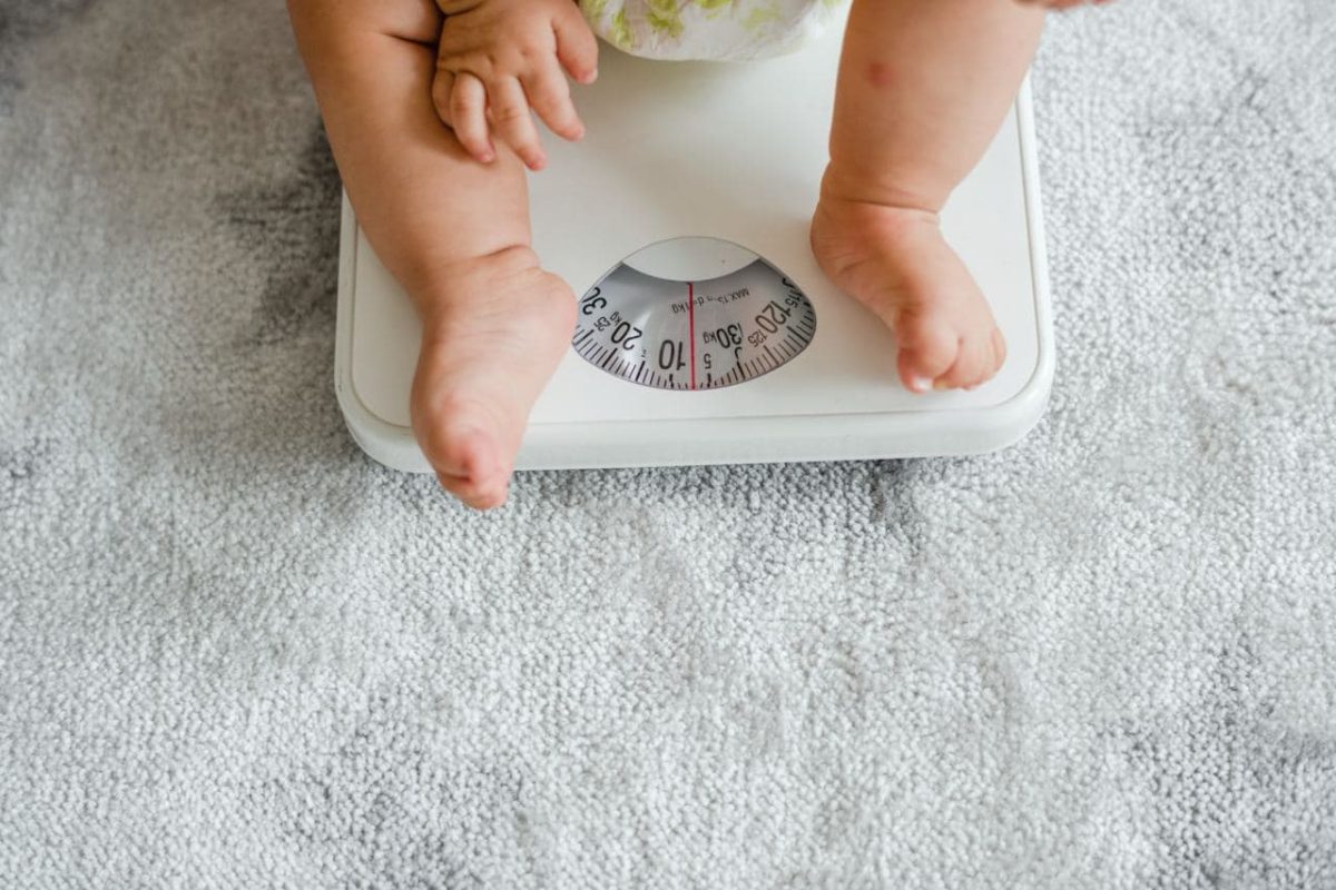 Ketahui Berat Badan Bayi yang Ideal Sesuai Usia