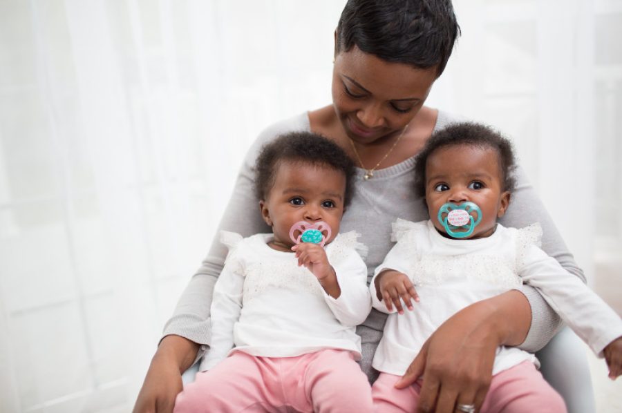 Lifestyle_Advantage_Pacifier_Stage_2_Pink_O16A7149
