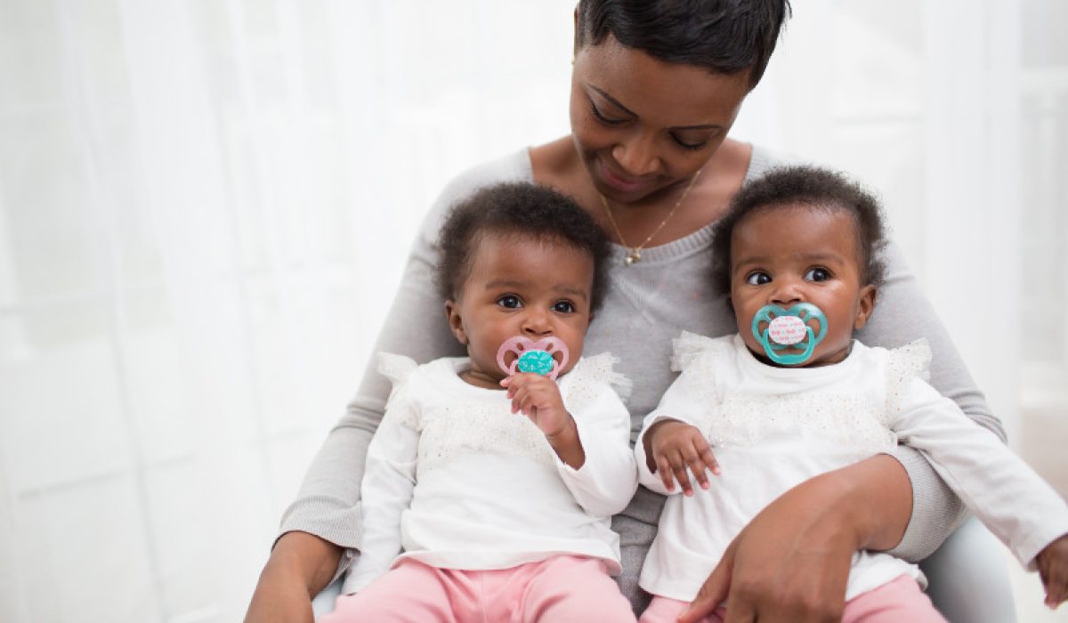 Lifestyle_Advantage_Pacifier_Stage_2_Pink_O16A7149