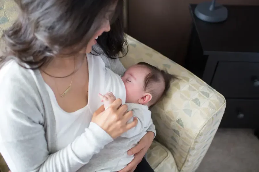 Lifestyle_Breastfeeding_O16A3100