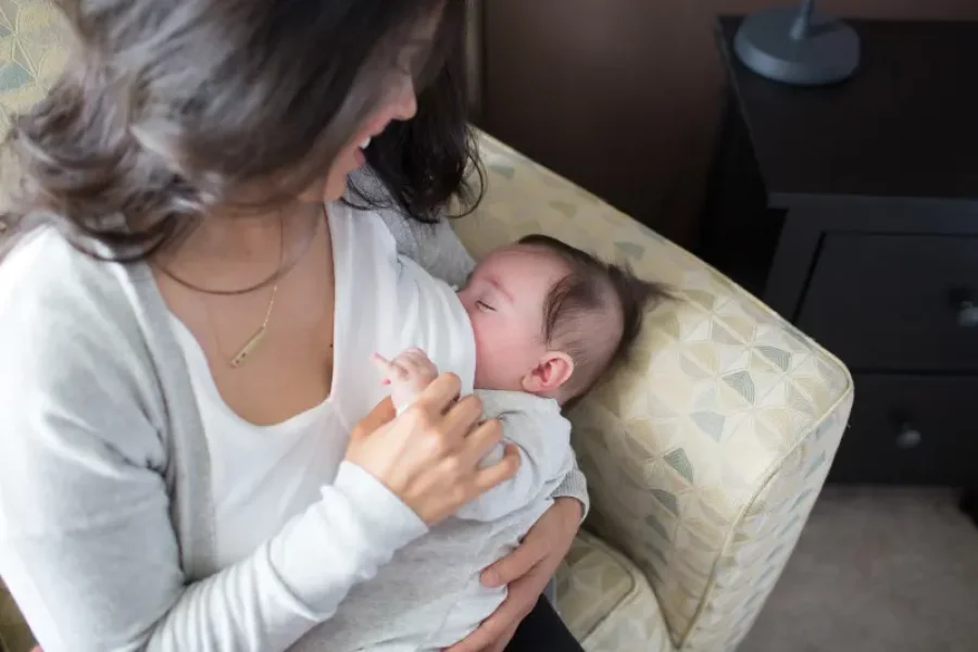 Lifestyle_Breastfeeding_O16A3100
