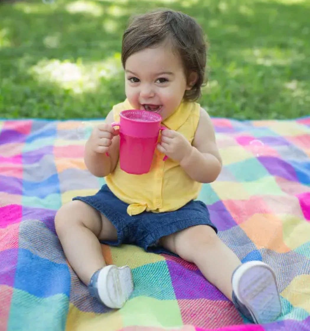 Lifestyle_Cheers360_Cup_O16A2025