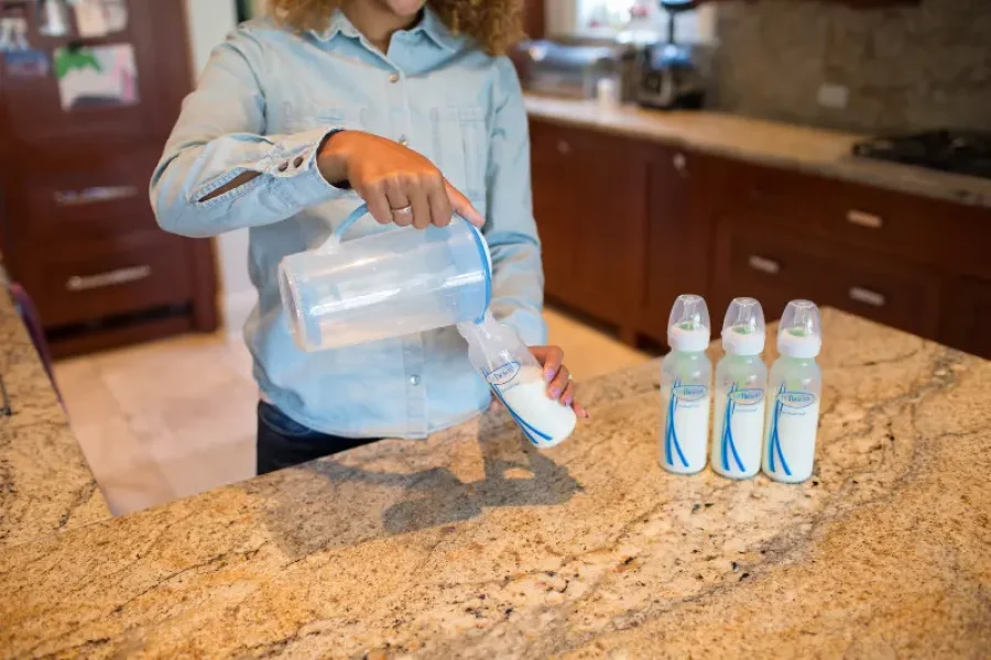 Lifestyle_Formula_Mixing_Pitcher_O16A0097