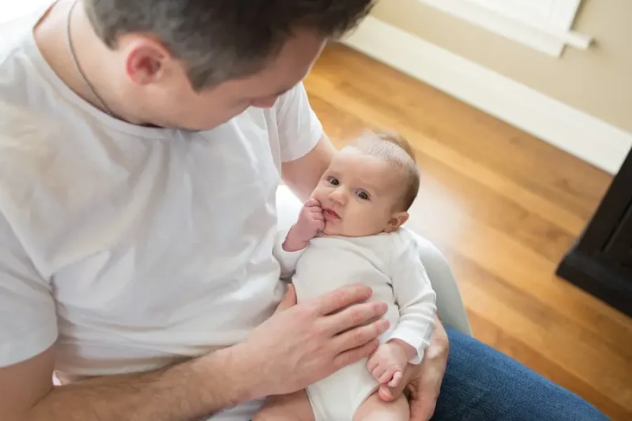 Lifestyle_No_Product_Dad_and_Baby_O16A8978