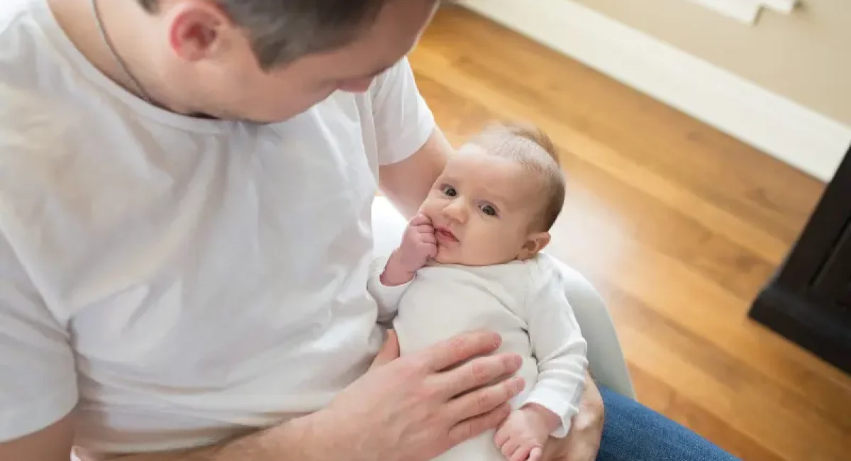 Lifestyle_No_Product_Dad_and_Baby_O16A8978
