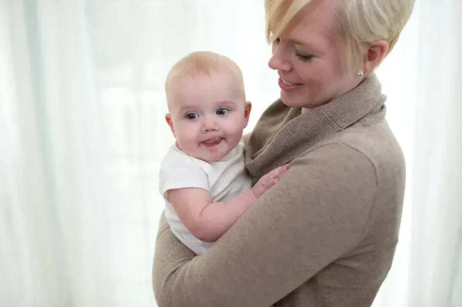 Lifestyle_No_Product_Mom_Baby_O16A6229