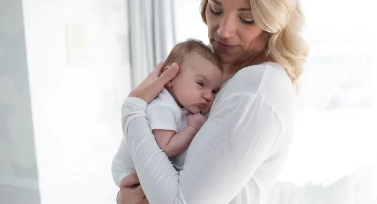 Lifestyle_No_Product_Mom_and_Baby_O16A9238