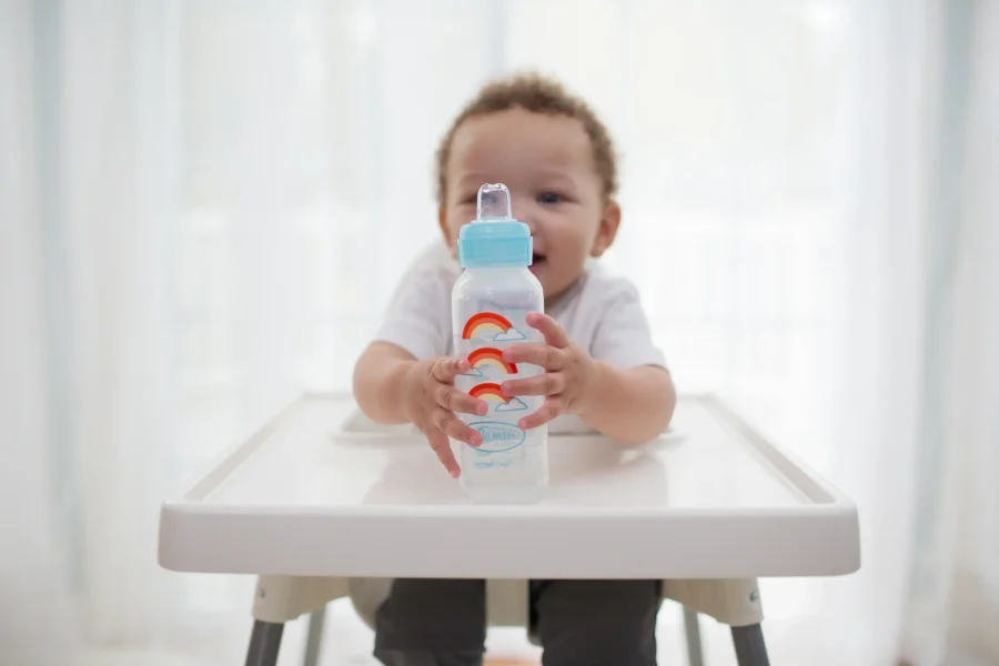 Lifestyle_Options _Bottle_to_Sippy_Kit_Narrow_Blue_O16A6652 (2)
