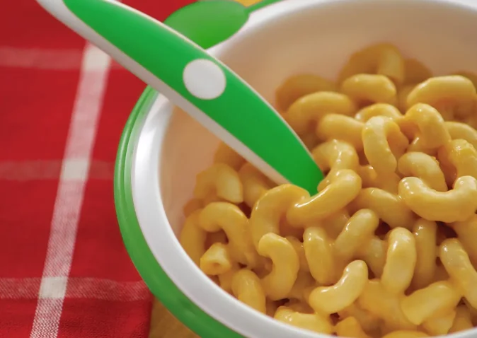 Lifestyle_Solid_Feeding_Bowl_Spoon_Mac_and_Cheese