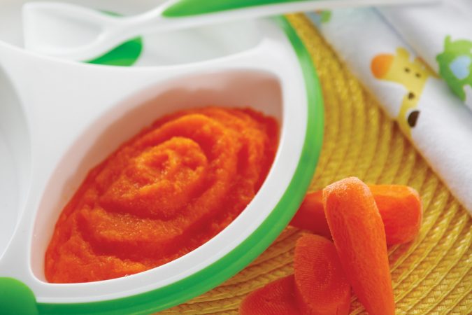 Lifestyle_Solid_Feeding_Plate_Spoon_Carrot_Puree