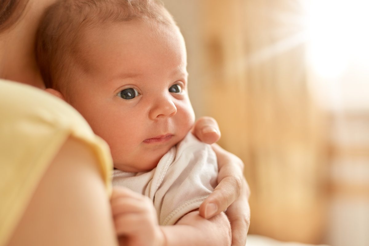 Perlukah Menjemur Bayi? Orang Tua Baru Wajib Tahu