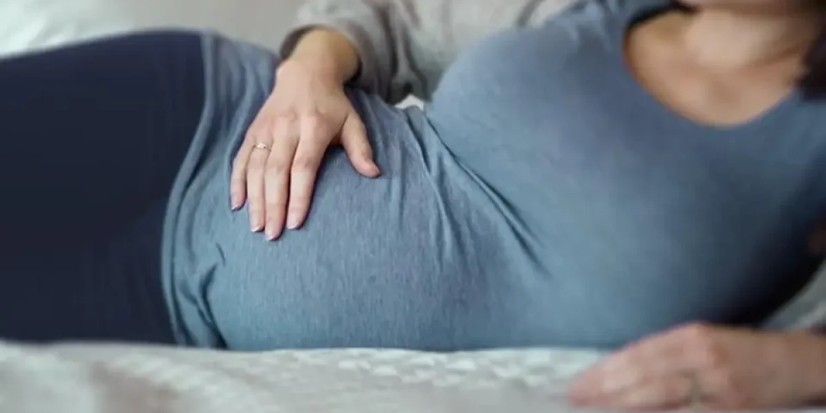 pregnant-woman-lying-on-her-side